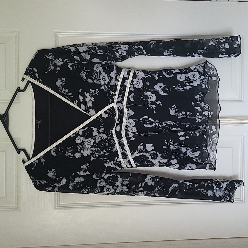 Studio Y Dress Shirt Size - Medium